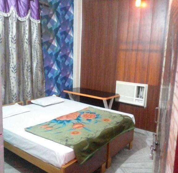 호텔 Oyo 70116 Vrindavan Resorts