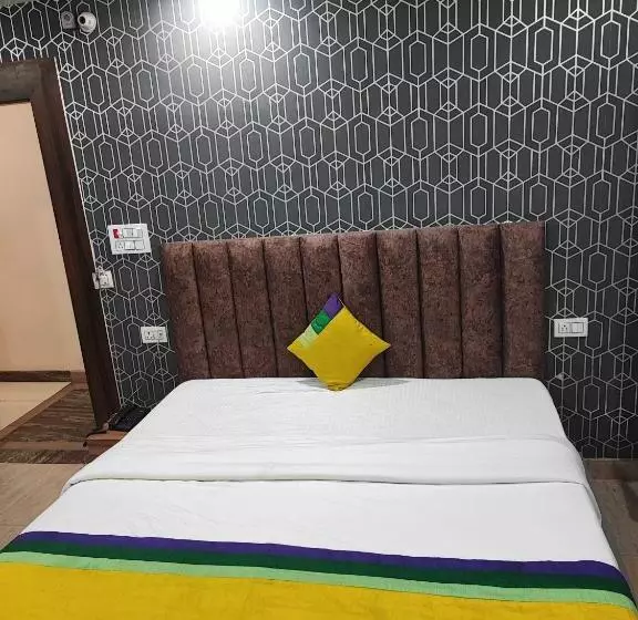 ホテル Oyo 70116 Vrindavan Resorts