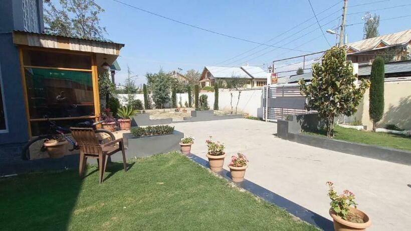 Отель Urban Inn