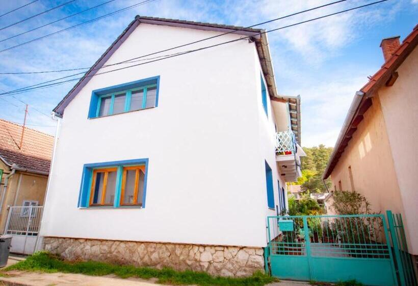 Mákvirág Apartmanok