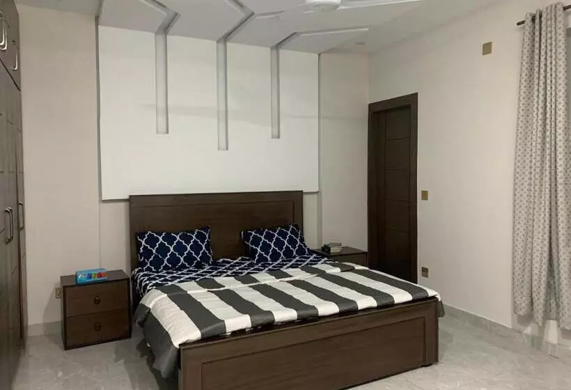 پانسیون Luxurious Living In Heart Of Islamabad