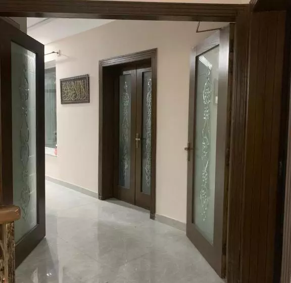 پانسیون Luxurious Living In Heart Of Islamabad
