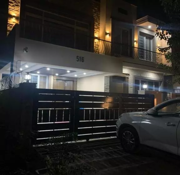 پانسیون Luxurious Living In Heart Of Islamabad