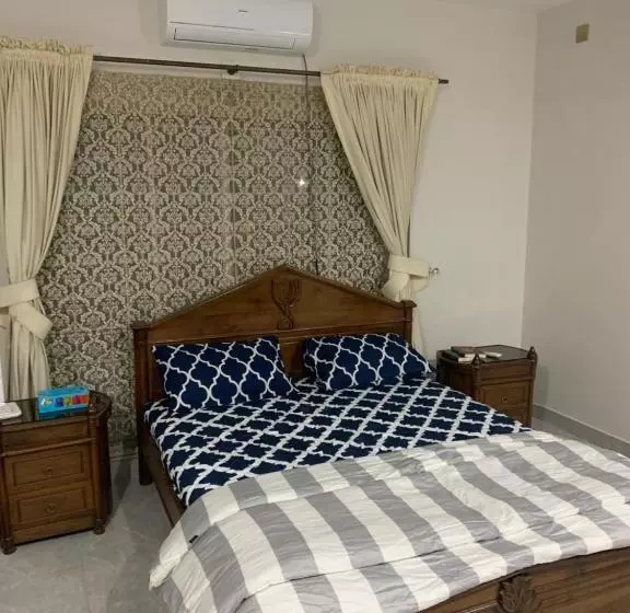 پانسیون Luxurious Living In Heart Of Islamabad