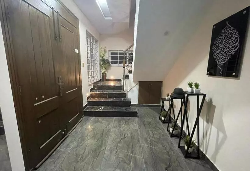 پانسیون Luxurious Living In Heart Of Islamabad