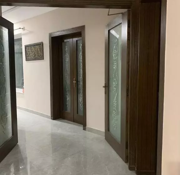 پانسیون Luxurious Living In Heart Of Islamabad