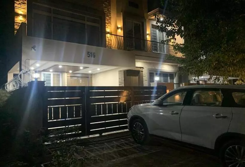 پانسیون Luxurious Living In Heart Of Islamabad