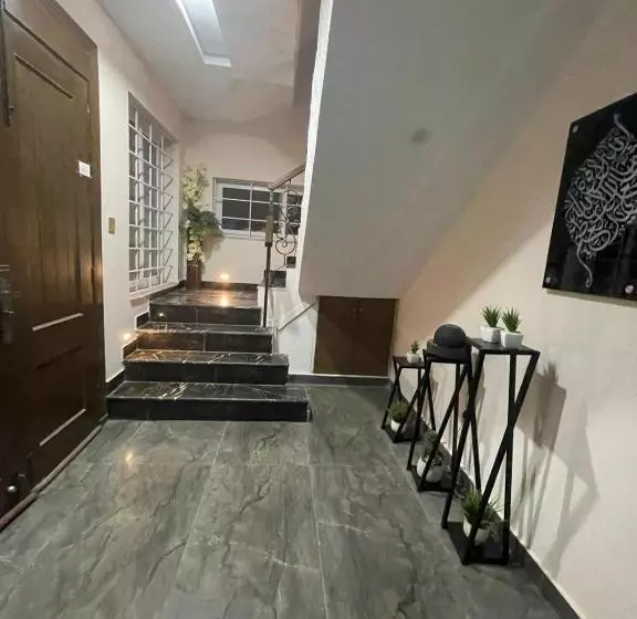 پانسیون Luxurious Living In Heart Of Islamabad