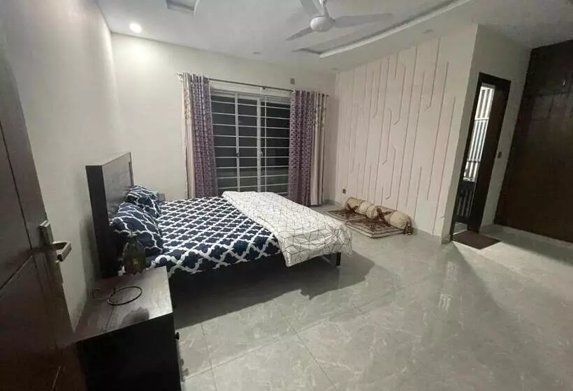 پانسیون Luxurious Living In Heart Of Islamabad