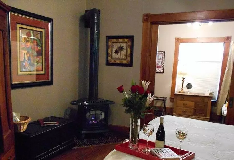 ベッドアンドブレックファースト Heart Of The Hills Inn