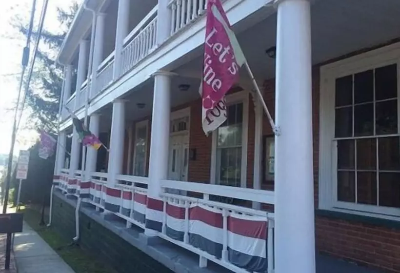 Bed and Breakfast The Lafayette Inn & Restaurant