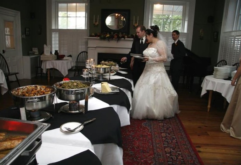 צימר The Lafayette Inn & Restaurant