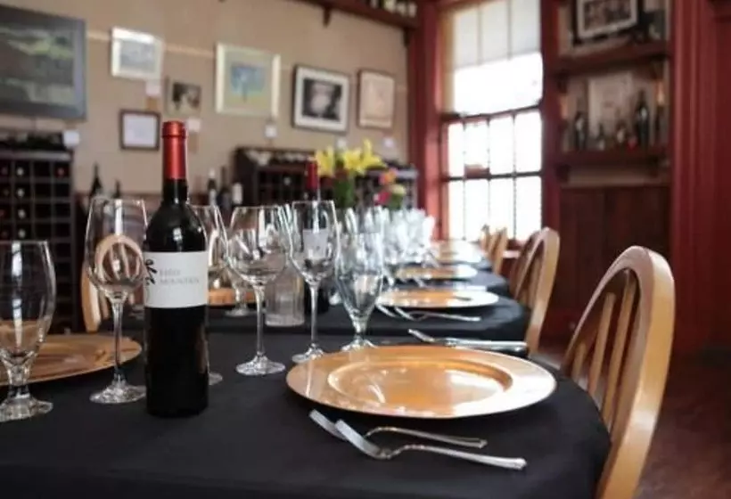 Bed and Breakfast The Lafayette Inn & Restaurant