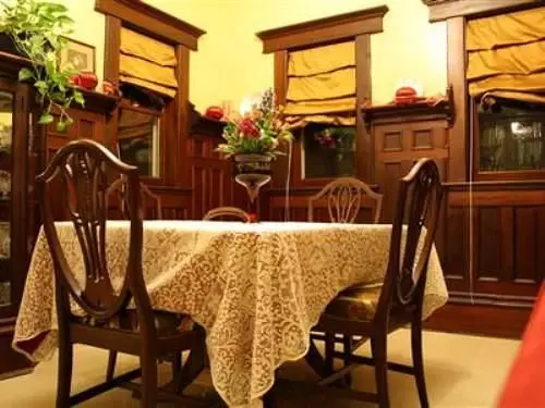 住宿加早餐  Plum Grove Inn