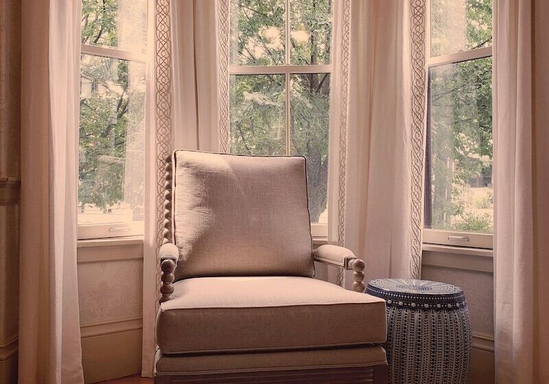 تختخواب و صبحانه The Primrose