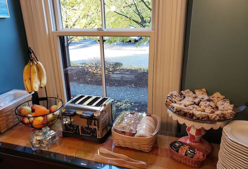 تختخواب و صبحانه The Primrose