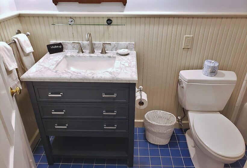 تختخواب و صبحانه The Primrose