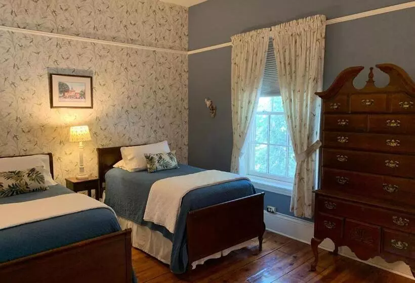 Bed and Breakfast The Lily Inn  Burlington