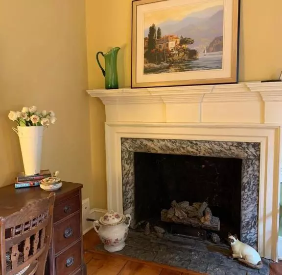 Bed and Breakfast The Lily Inn  Burlington