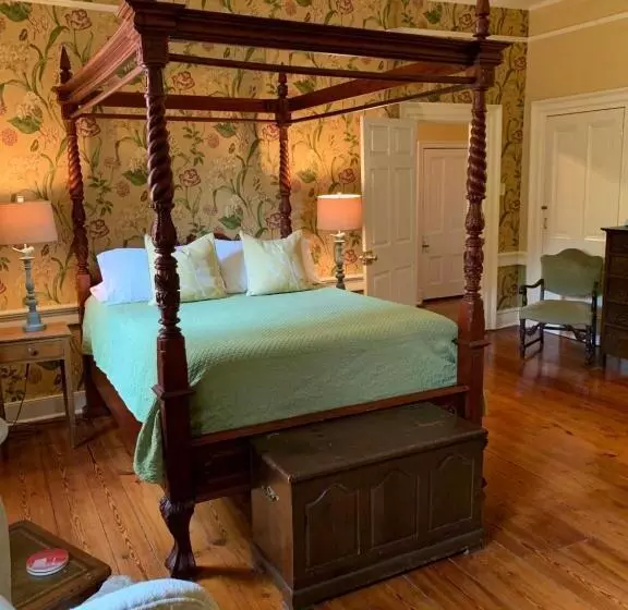 Bed and Breakfast The Lily Inn  Burlington