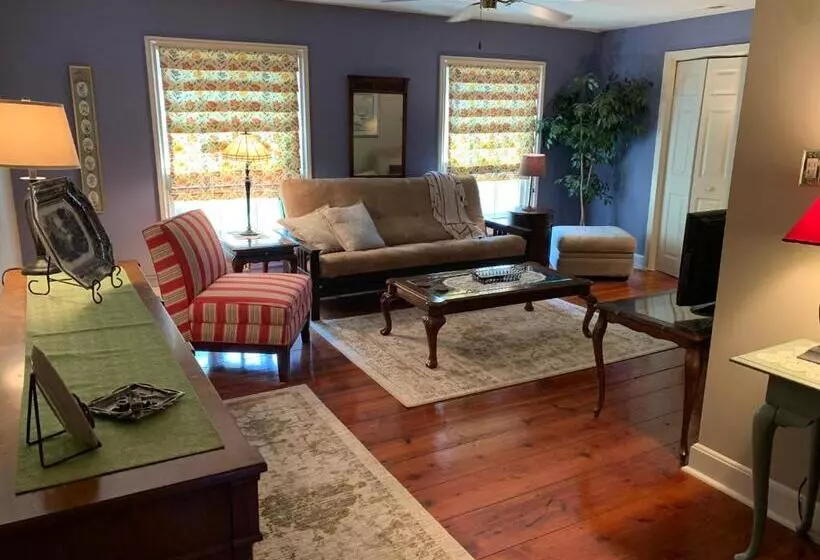 Bed and Breakfast The Lily Inn  Burlington