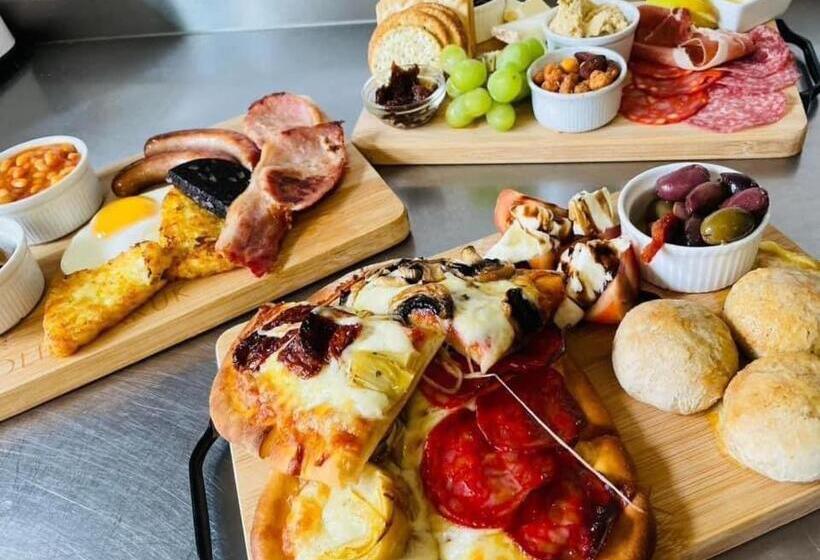 تختخواب و صبحانه The Old Registry Guest House