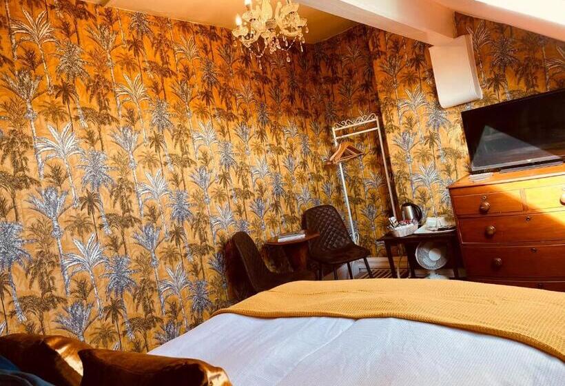 تختخواب و صبحانه The Old Registry Guest House