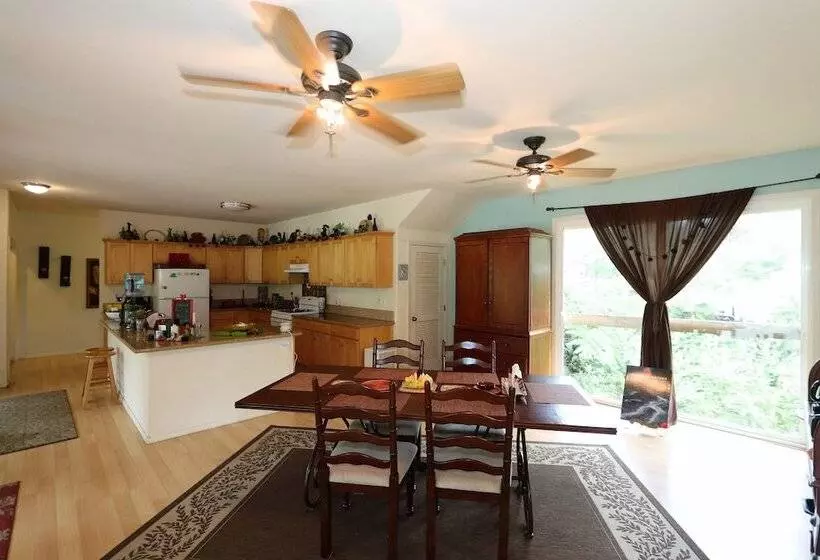 Aamiaismajoitus (B&B) Volcano Forest Inn