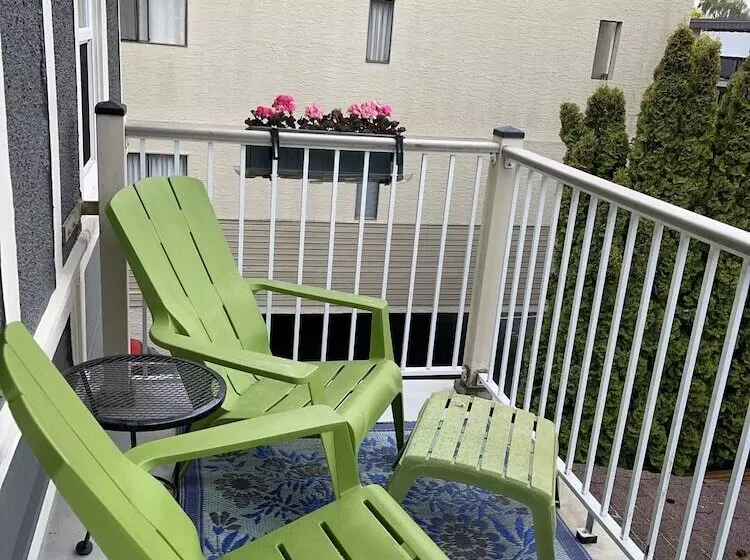 Fisher House Victoria Bed And Breakfast