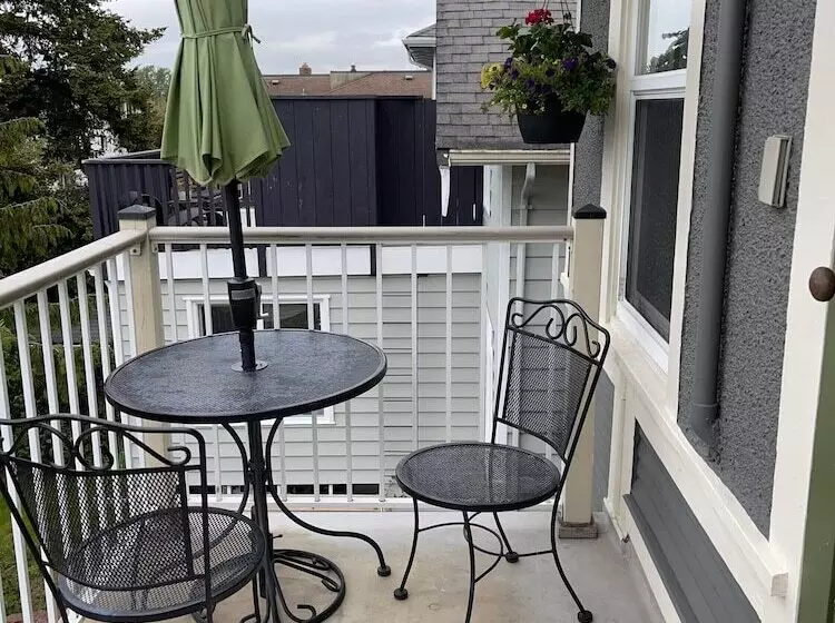 Fisher House Victoria Bed And Breakfast