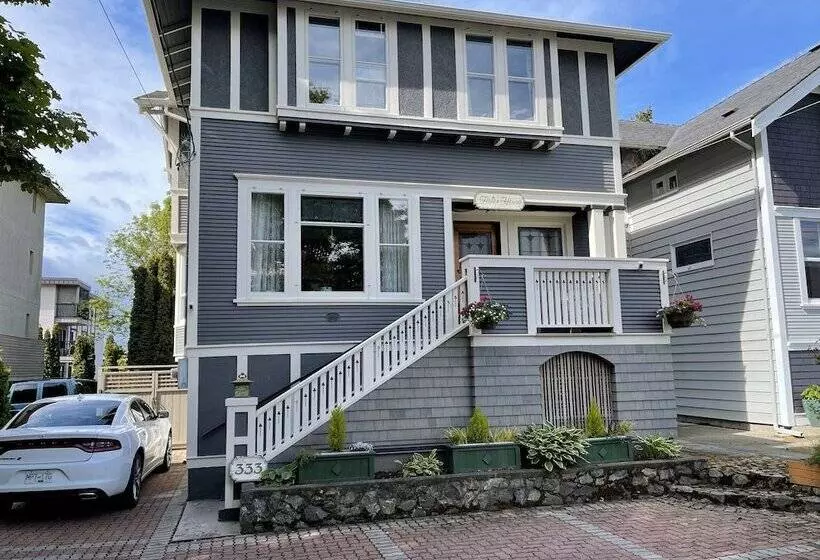 Fisher House Victoria Bed And Breakfast