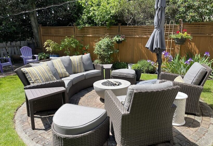 Fisher House Victoria Bed And Breakfast