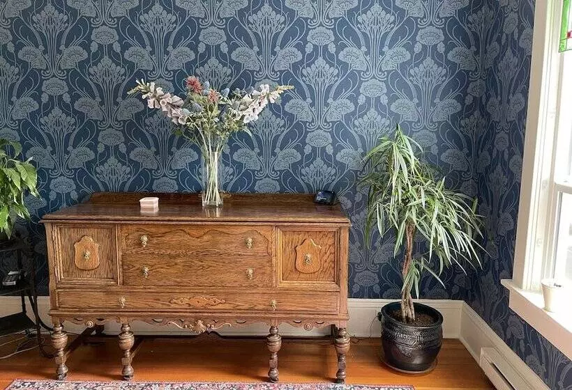 Fisher House Victoria Bed And Breakfast