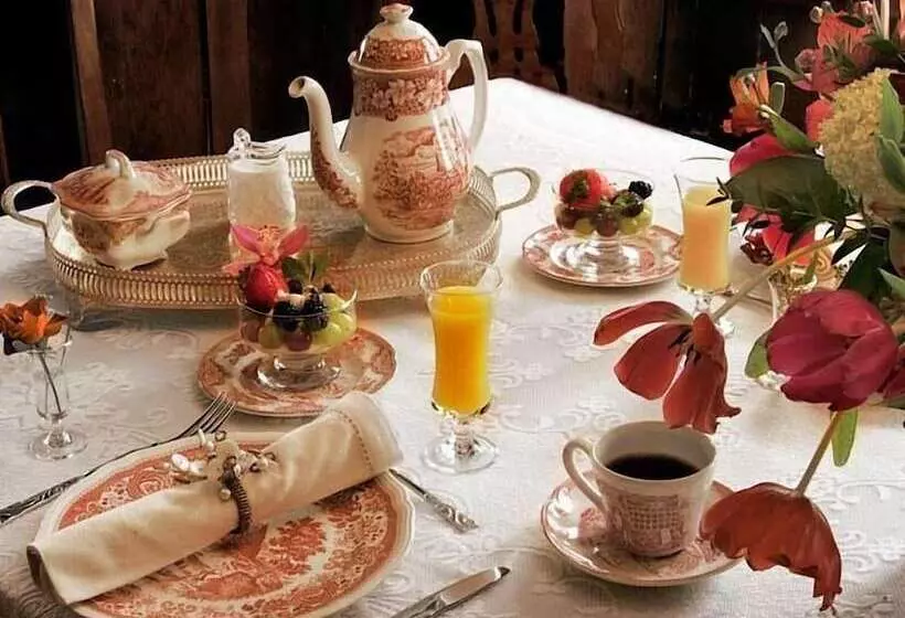 Fisher House Victoria Bed And Breakfast