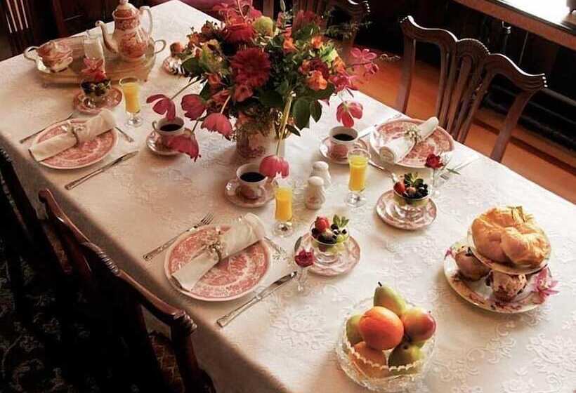 Fisher House Victoria Bed And Breakfast