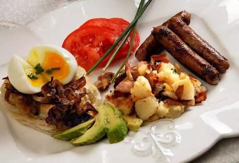 Fisher House Victoria Bed And Breakfast