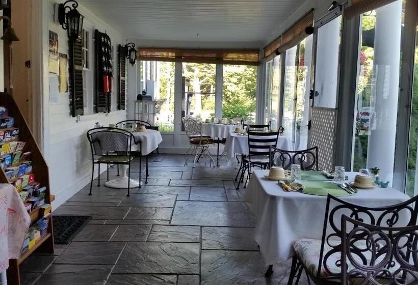 Holiday Guest House Bed & Breakfast