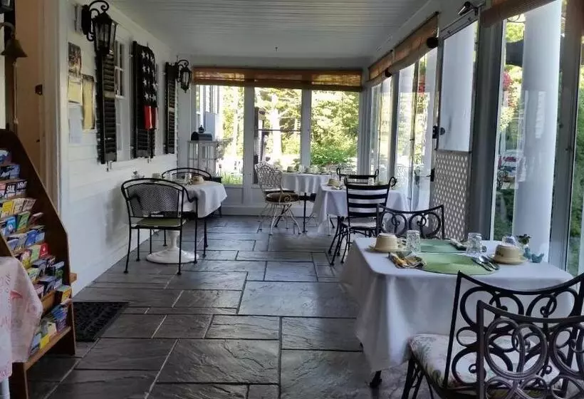 Holiday Guest House Bed & Breakfast