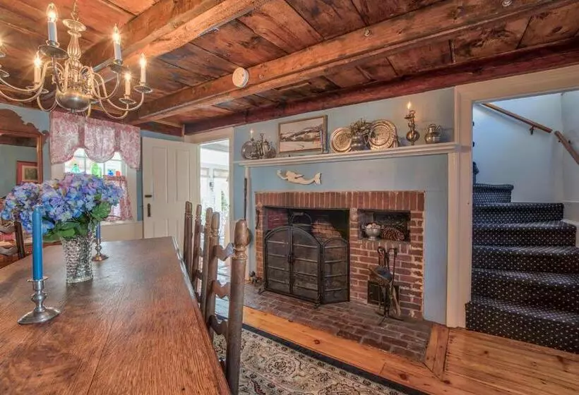 Holiday Guest House Bed & Breakfast