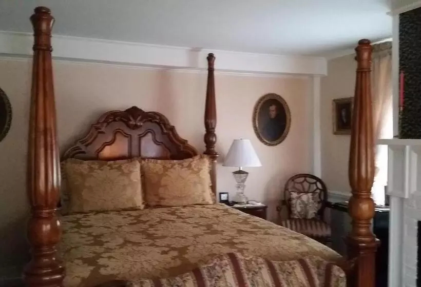 Holiday Guest House Bed & Breakfast