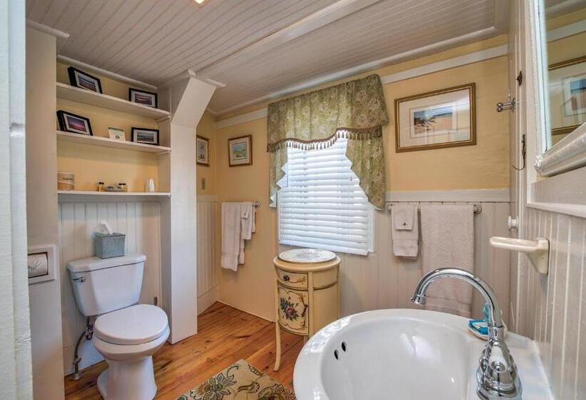 Holiday Guest House Bed & Breakfast