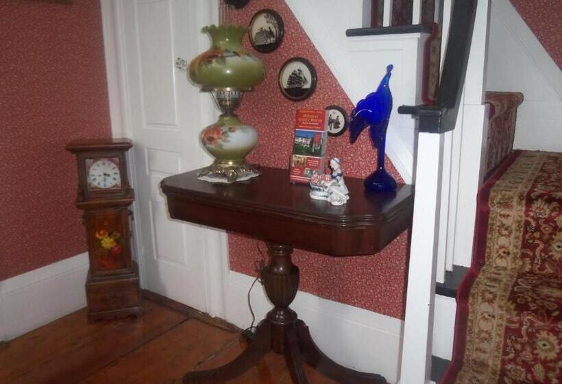 Holiday Guest House Bed & Breakfast