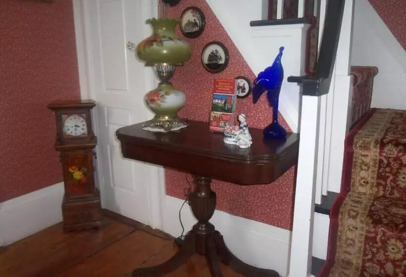 Holiday Guest House Bed & Breakfast