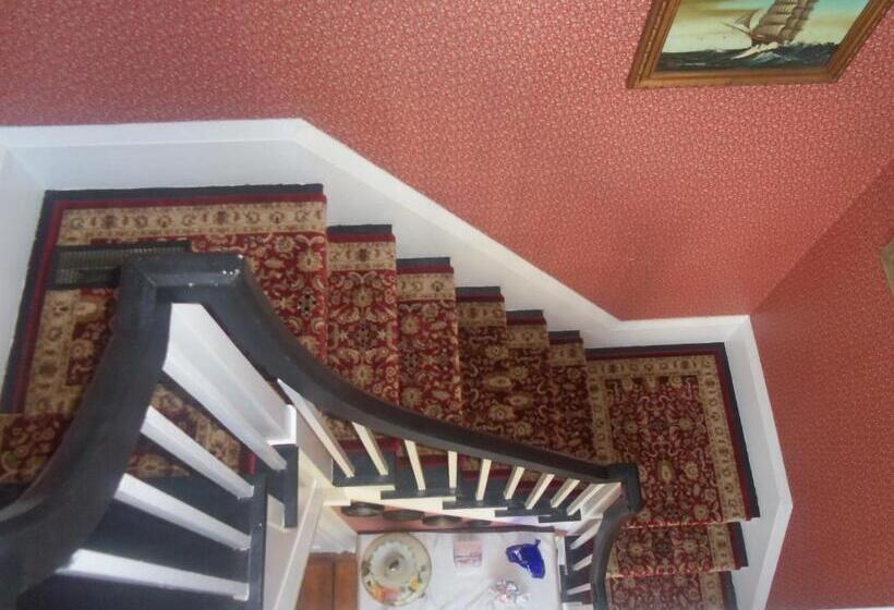 Holiday Guest House Bed & Breakfast