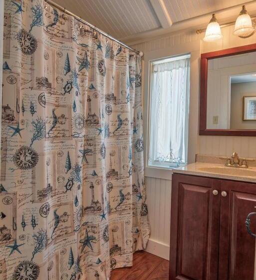 Holiday Guest House Bed & Breakfast