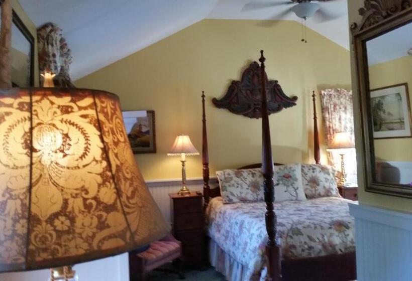 Holiday Guest House Bed & Breakfast