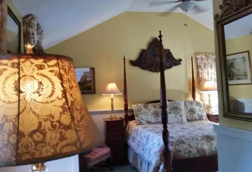 Holiday Guest House Bed & Breakfast