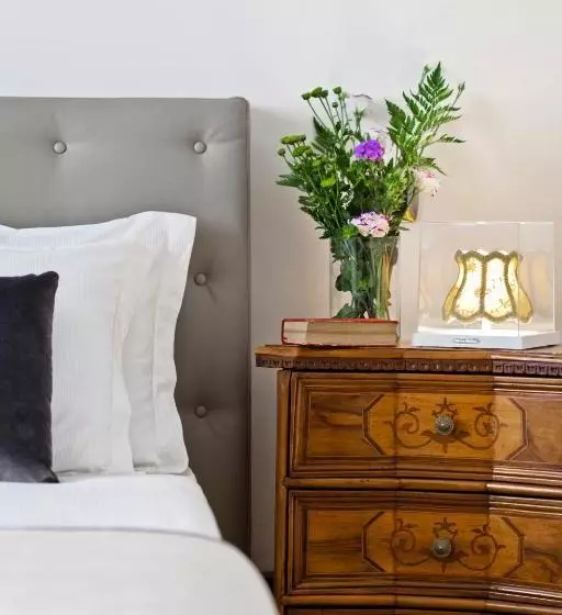 مسافرخانه Garibaldi Suites Piazza Di Spagna