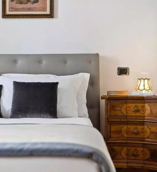 مسافرخانه Garibaldi Suites Piazza Di Spagna