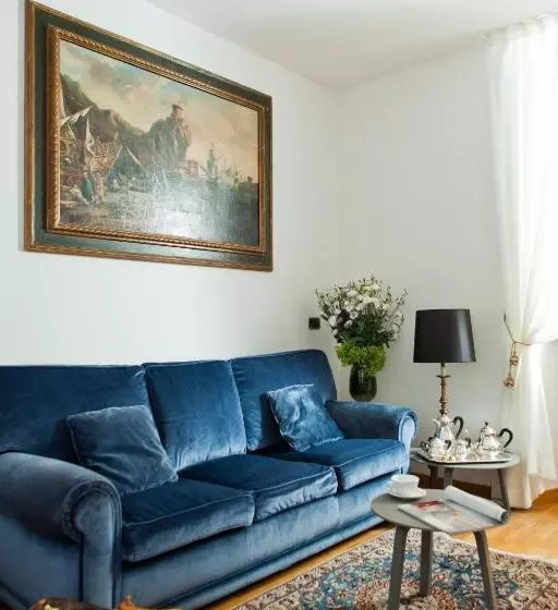 مسافرخانه Garibaldi Suites Piazza Di Spagna
